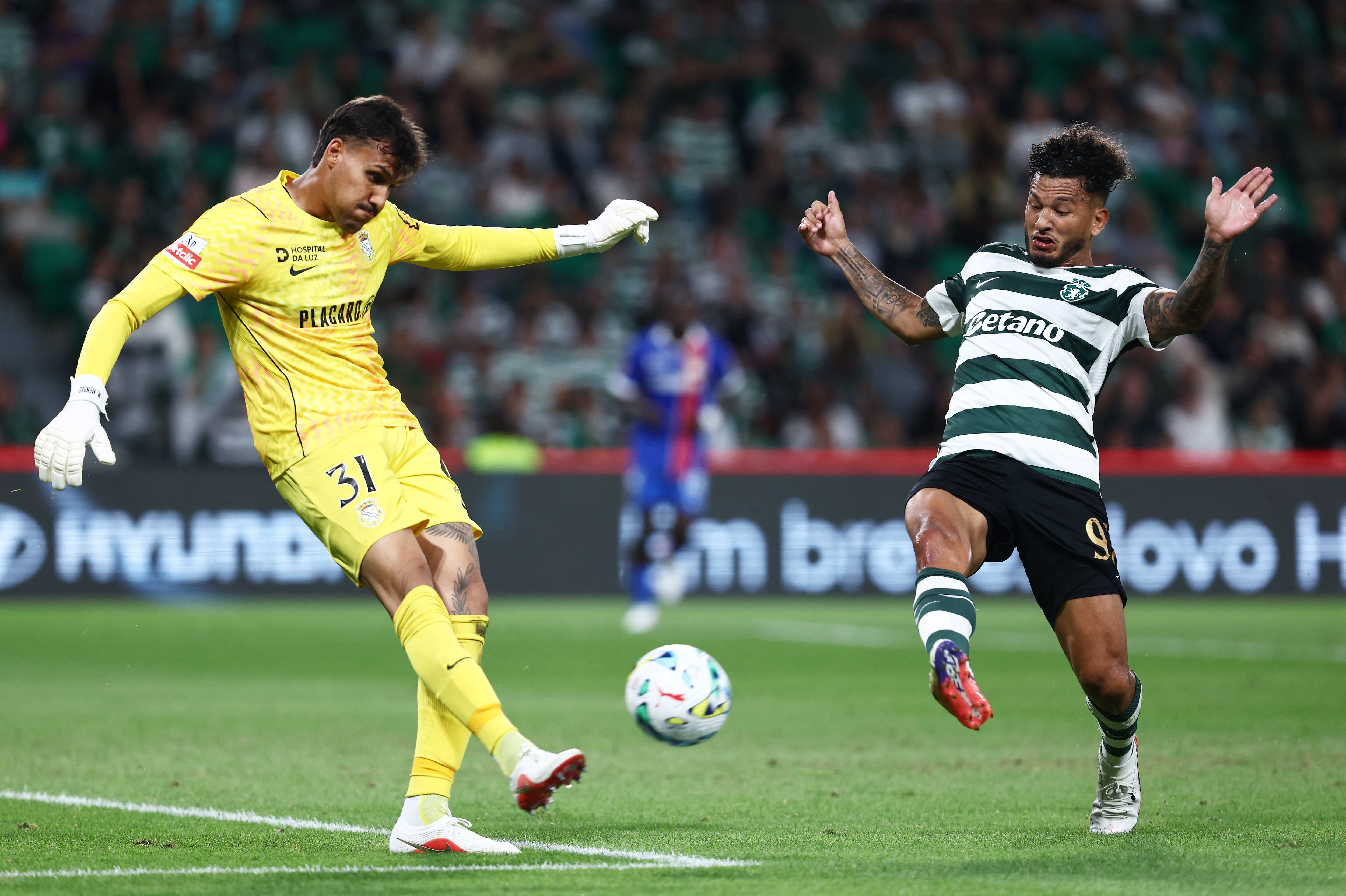 Luis Suárez apunta a repetir como titular en el Sporting en el próximo partido tras varias semanas de silbidos, rumores y versiones sobre un desacuerdo interno-crédito Rodrigo Antunes/REUTERS