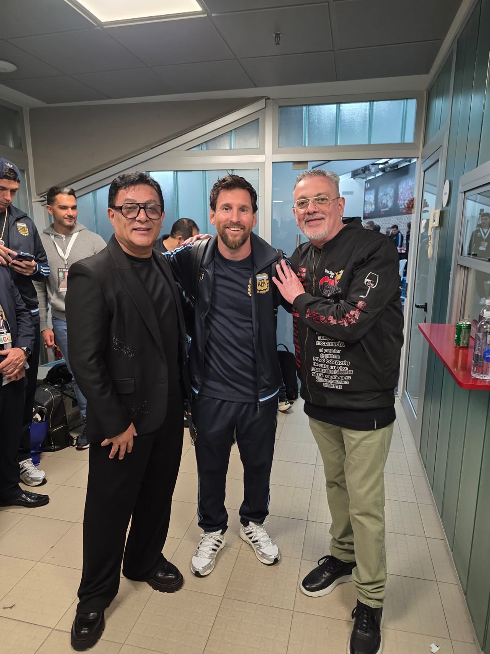 El corte de sonido ocurrió cuando Lionel Messi se despedía del campo de juego junto a su familia tras el encuentro ante Benín