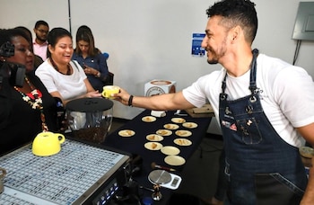 Los emprendedores asisten a ferias y eventos para dar a conocer sus productos o servicios. (Ampyme)