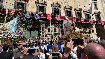 Más de 500.000 aleluyas en el Encuentro del Resucitado y la Virgen de la Alegría en Alicante