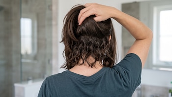 El cabello puede ser lacio y ondulado a la vez: la razón detrás de esta particularidad capilar