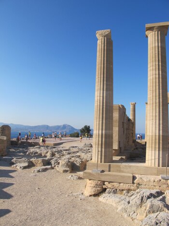 ARCHIVO - Los cruceros volverán a llevar turistas a la isla griega de Rodas a partir de mediados de mayo. Foto: Tobias Schormann/dpa