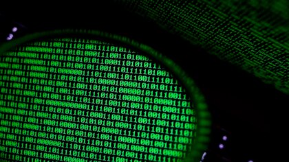 Qué ocurre cuando los hackers venden tus datos personales: peligros tras los ataques a la DGT, Banco Santander, Telefónica...