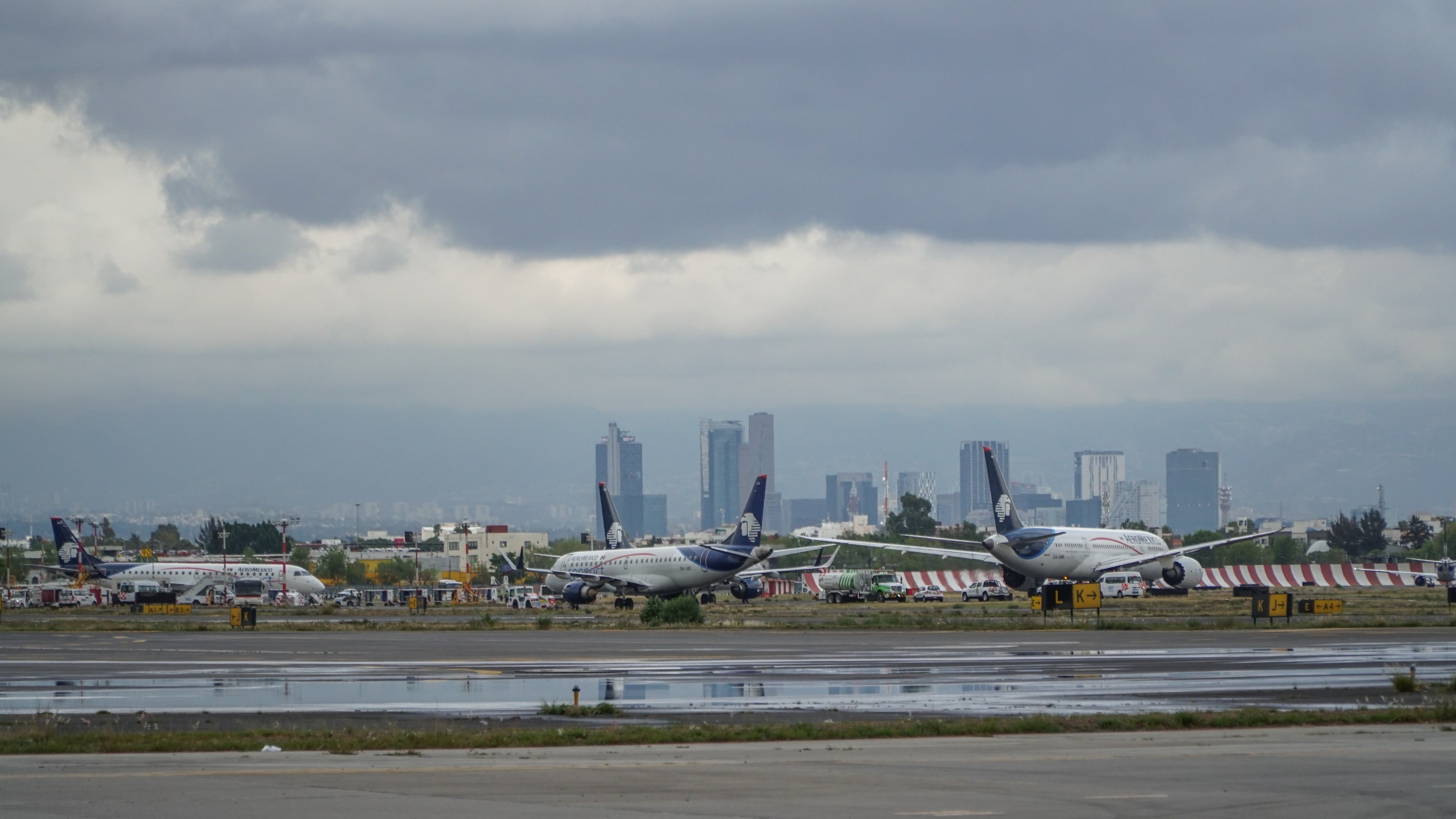 Ciudad de México, junio 15, 2022
Aspectos al interior del Aeropuerto Internacional de Ciudad de México donde se observan aviones comerciales de Aeroméxico.
Foto: Karina Hernández / Infobae