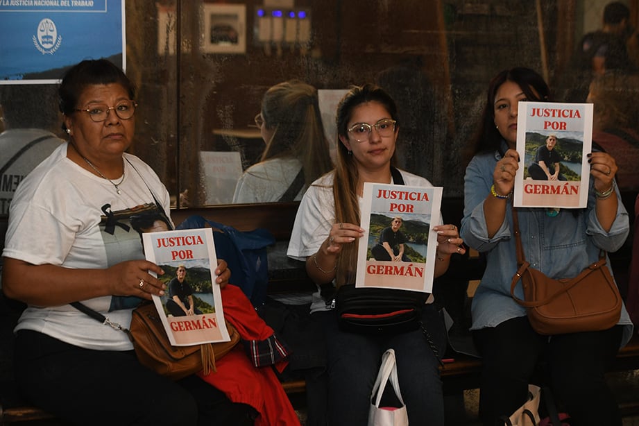 Familiares de la víctima en los tribunales (Matías Pellón/Fiscales.gob.ar)