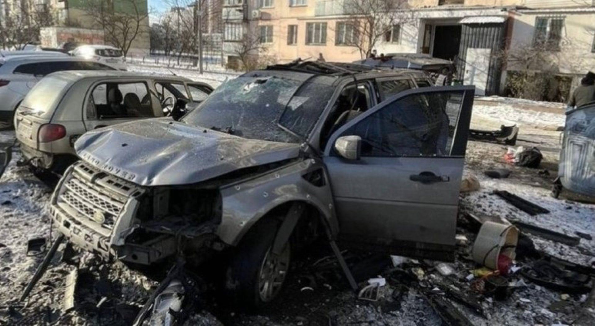 Un militar ucraniano resultó herido tras la explosión de un coche bomba en Kiev