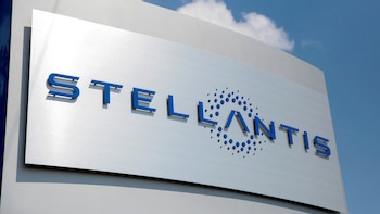 Stellantis retira casi 850.000 vehículos en Estados Unidos por una falla en la cámara de reversa