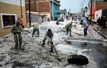Protección Civil aconseja monitorear el clima y elaborar un plan familiar. (México). EFE/ Hilda Ríos