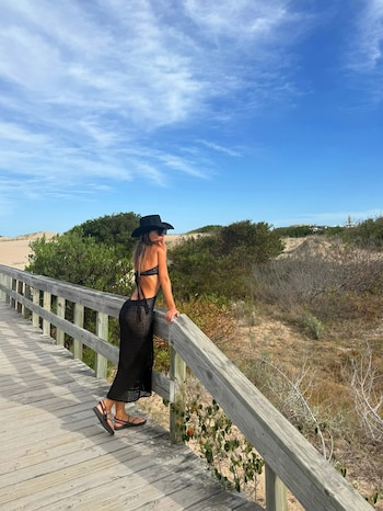 Pampita impone el negro total