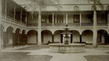 Patio del antiguo Convictorio de San Carlos, lugar donde se formó Vicente Morales y Duárez (Comité Patriótico Bicentenario de la Independencia del Perú de Carabayllo)