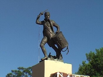 Varias estatuas recuerdan a Pedro