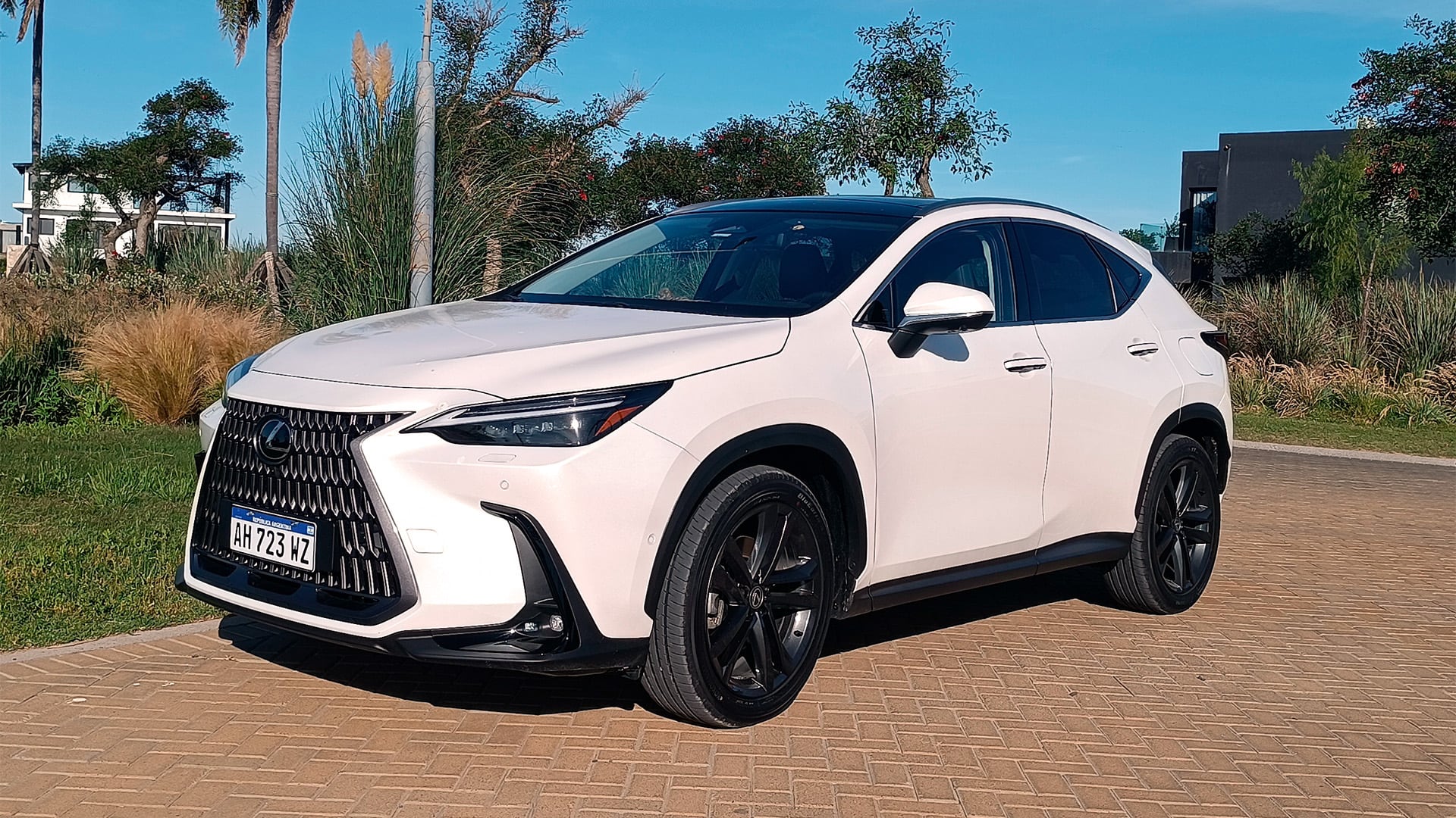 Lexus, la marca premium de Toyota, ha visto sus ventas duplicarse en Argentina el último año gracias a la apertura de las importaciones, consolidando su presencia desde su llegada en 2018. (Infobae)