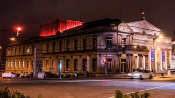 Hackearon las redes sociales del