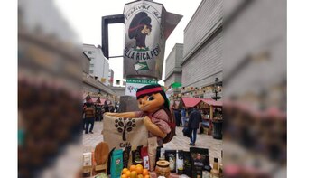 Cafetera más grande del mundo.