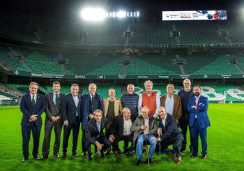 Sevilla homenajea al periodista José