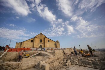 Trabajadores durante la excavación del