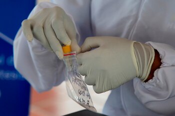 Un trabajador de la salud