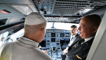 León XIV ya está en Madrid: el avión del papa aterriza en el aeropuerto de Barajas con antelación sobre el horario previsto
