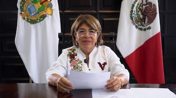 Rosa María Hernández Espejo denuncia intento de cargar deudas de usuarios al municipio.