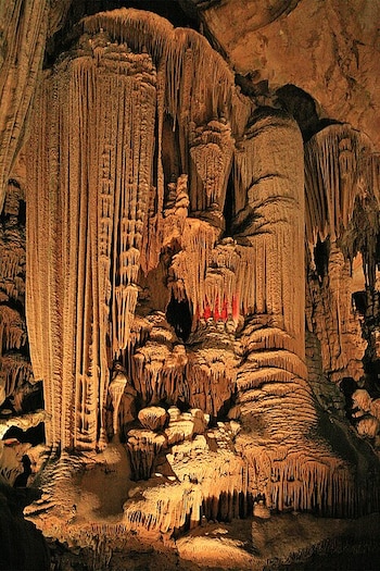 Grotte des Demoiselles, en la que podría caber la nave de Notre Dame de París. (Wikimedia/W. Bulach)