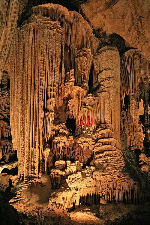 Grotte des Demoiselles, en la que podría caber la nave de Notre Dame de París. (Wikimedia/W. Bulach)
