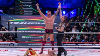Kyle Fletcher silencia a la Arena México al derrotar a Máscara Dorada en una noche internacional de AEW, NJPW, MLW y ROH