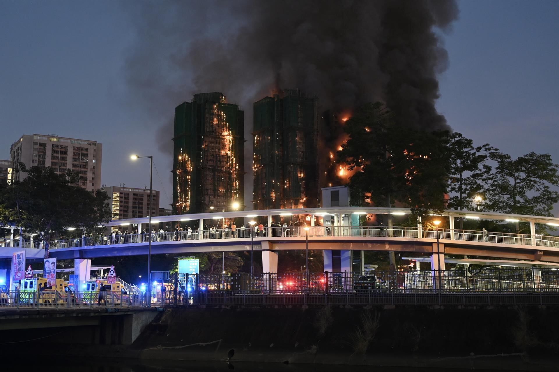 Subió a 94 la cifra de muertos en Hong Kong: nuevas imágenes muestran la velocidad con la que se propagó el incendio