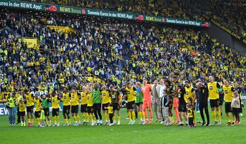 Soccer Football - Bundesliga - Borussia Dortmund v Holstein Kiel - Signal Iduna Park, Dortmund, Germany - May 17, 2025 Borussia Dortmund players celebrate after the match REUTERS/Annegret Hilse DFL REGULATIONS PROHIBIT ANY USE OF PHOTOGRAPHS AS IMAGE SEQUENCES AND/OR QUASI-VIDEO.