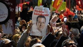 La Fiscalía investiga a Imamoglu, destituido alcalde de Estambul, esta vez por "insultar" a un cargo público