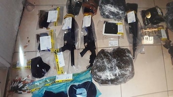 Por medio de órdenes de