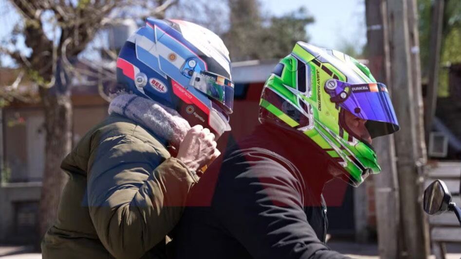 El casco especial que utilizó la madre de Colapinto para ir a votar