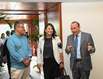 En la antesala de la posesión presidencial, la ministra de Cultura Paola Holguín acompañó a Alejandro Eder en la visita al palacio presidencial en Cali - crédito @alejoeder/X