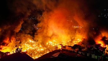 Vista aérea del incendio que
