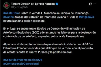 La intervención del Equipo de Detección y Eliminación de Artefactos Explosivos garantizó la destrucción controlada del cilindro bomba sin afectar la infraestructura vial - crédito @Ejercito_Div3 / X