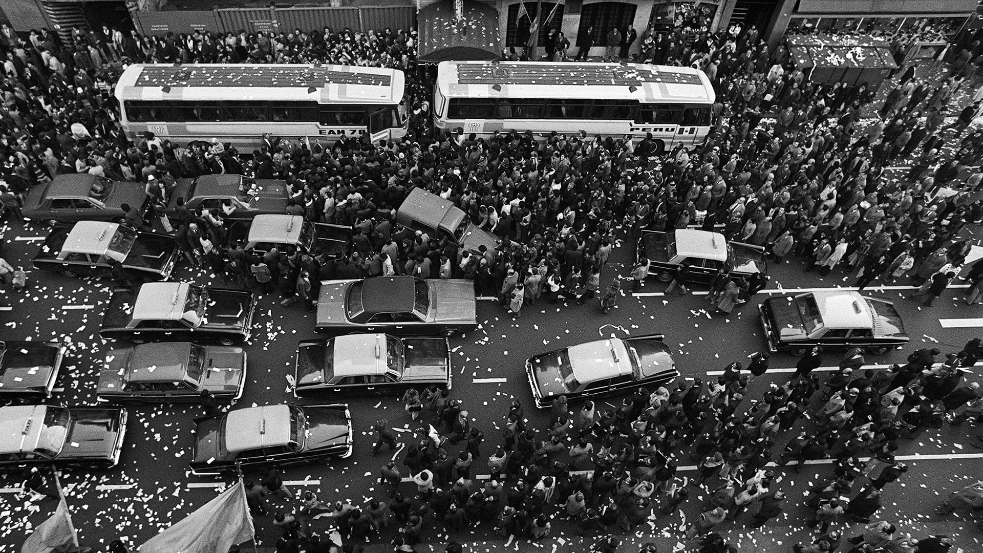 Mientras la Selección conquistaba su primera Copa del Mundo, miles celebraban al pie del Obelisco en una ciudad atravesada por el terror político de la última dictadura.