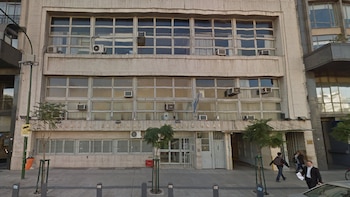 Alarma en un edificio judicial ubicado al lado del Teatro Colón por una réplica de una bomba