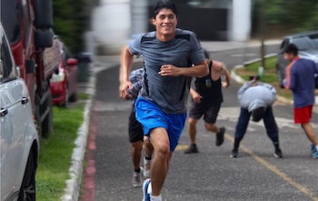 Wyatt Trujillo, boxeador guatemalteco, entrena en un gimnasio acondicionado en el garaje de su casa en Mixco con la meta de llegar a ser campeón mundial de peso supermediano.
