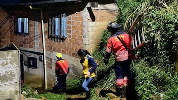 Emergencia por las lluvias en Medellín: deslizamiento en Santa Elena, crecientes, inundaciones y vías colapsadas