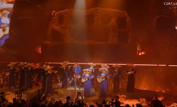 La cantante colombiana usó el escenario principal para dedicar un homenaje a la comunidad inmigrante en Estados Unidos
(RS)