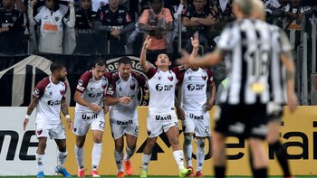 El Pulga festeja con los