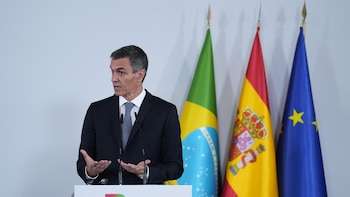 Sánchez pide disculpas a Lula y a líderes que se reúnen en Barcelona por "los insultos" de Ayuso