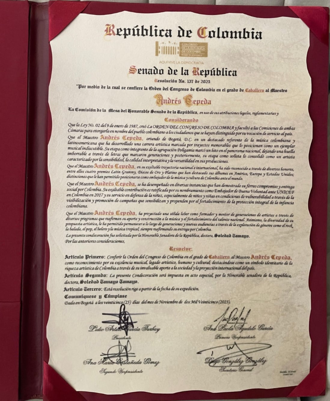 La Resolución No. 137 de 2025 destaca la influencia de Cepeda como referente de la música nacional y su legado con Poligamia - crédito suministrado a Infobae Colombia