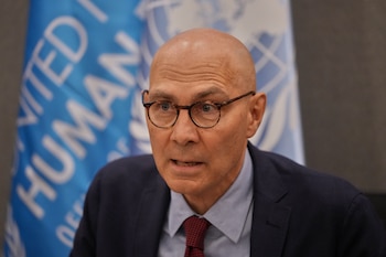 El Alto Comisionado de las Naciones Unidas para los Derechos Humanos, Volker Turk, habla con los medios de comunicación durante una conferencia de prensa, el lunes 27 de julio de 2026 (AP Foto/Hassan Ammar)
