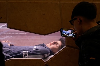 Un adolescente toma una foto