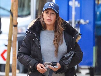 Karla Sofía Gascón pasea por