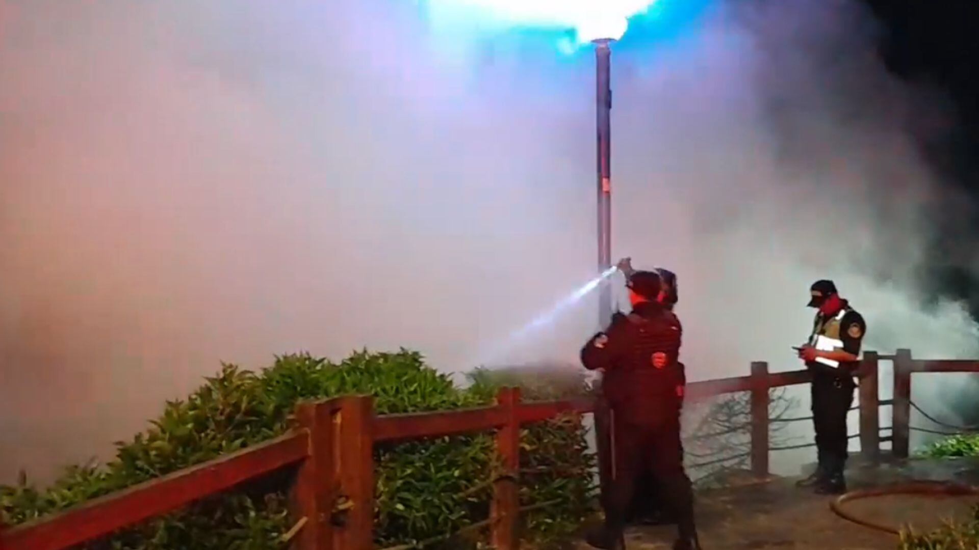 Incendio en la Costa Verde en primeras horas de 2026: fuego habría sido provocado por pirotécnicos de Año Nuevo - VIATV PERÚ