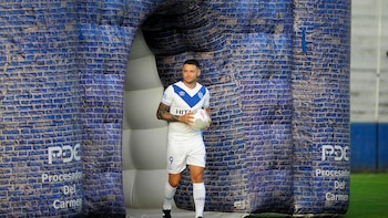 Mauro Zárate en su último regreso a Vélez en enero de 2018. Ese mismo año pasó a Boca Juniors y rompió su relación con los hinchas del Fortín (FotoBaires)