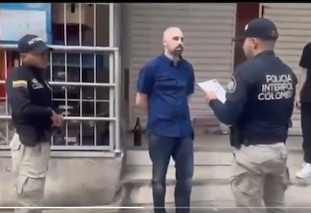 El proceso de extradición avanza tras la captura del ciudadano alemán, quien escapó de una clínica psiquiátrica y fue hallado en Bucaramanga, reafirmando la cooperación global contra el crimen transnacional - crédito captura de pantalla @DirectorPólicia / X