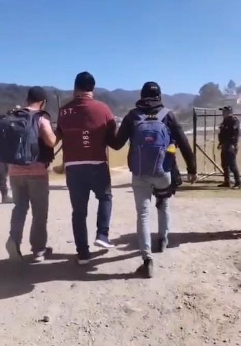 Las bandas de 'coyotes' cobraban