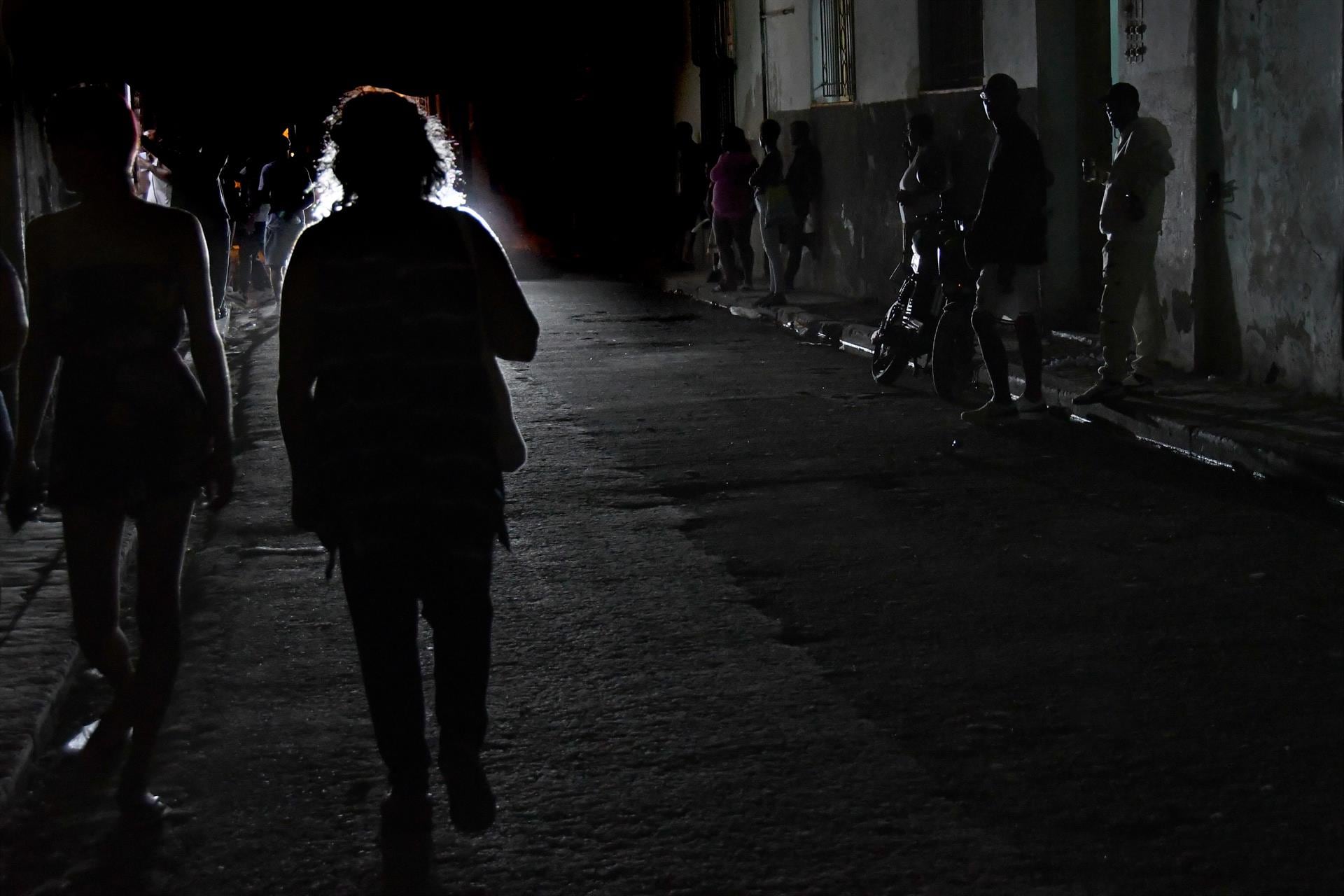 El este de Cuba se quedó a oscuras por un apagón eléctrico el pasado miércoles (Europa Press)